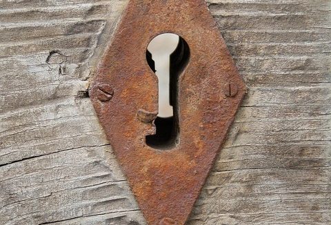 许可模型设计：从简单密钥到高级计量计费