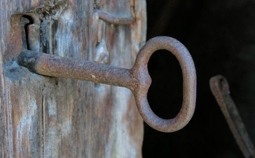 安全防护：密钥分发与篡改检测机制