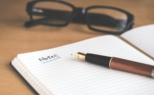 研发团队开始重新重视架构决策记录，因为系统演进速度明显加快